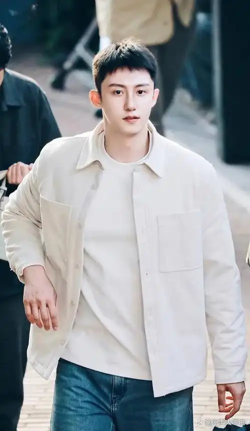 黄景瑜顺毛造型曝光,网友惊呼:这不就是我理想中的校园男友吗?