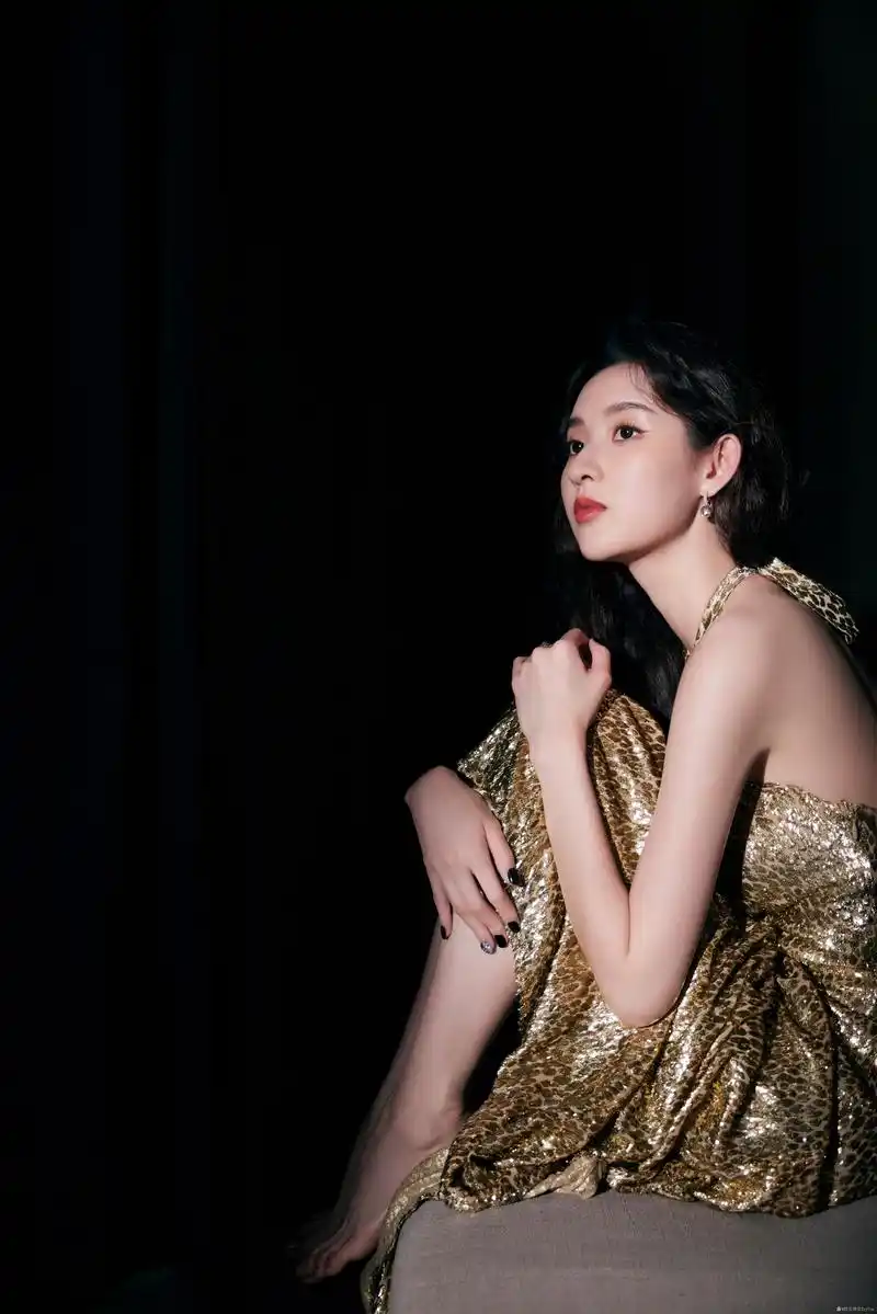 王玉雯 气质很搭,尽显优雅魅力