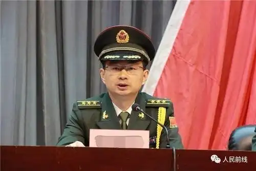 "现在宣布,军官任免,调级及晋衔命令!