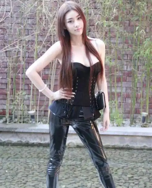 张馨予美艳的容貌简直就是梦中情人