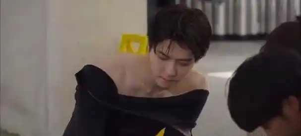 原创爆笑全世界都知道吴世勋看三十而已看哭了和光洙泳衣相见