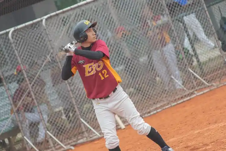 [照片]校友垒球比赛