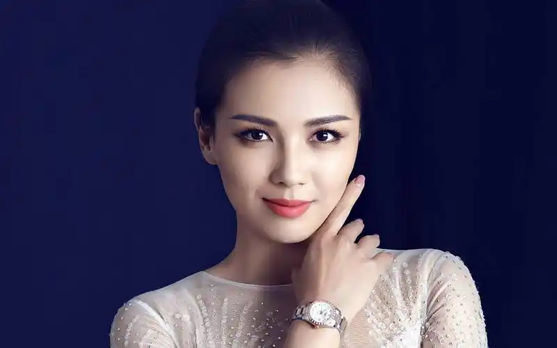人气演员刘涛冷艳时尚高清桌面壁纸