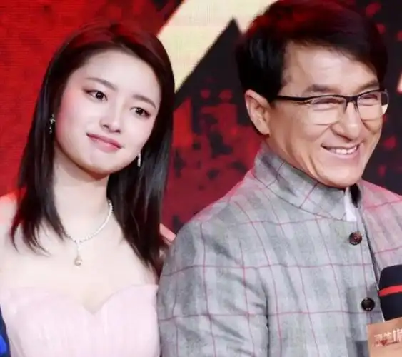 徐若晗成龙老少恋?汪峰跪求章子怡复合?仝卓被举报偷金币?