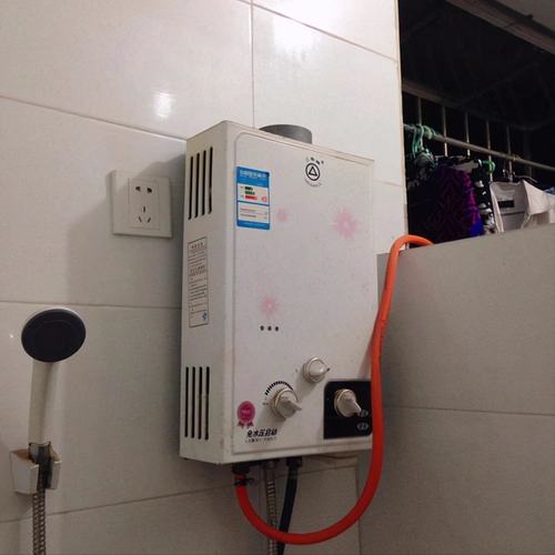 老房替换了燃气热水器,比电热水器舒服多了,加上热水循环,巴适