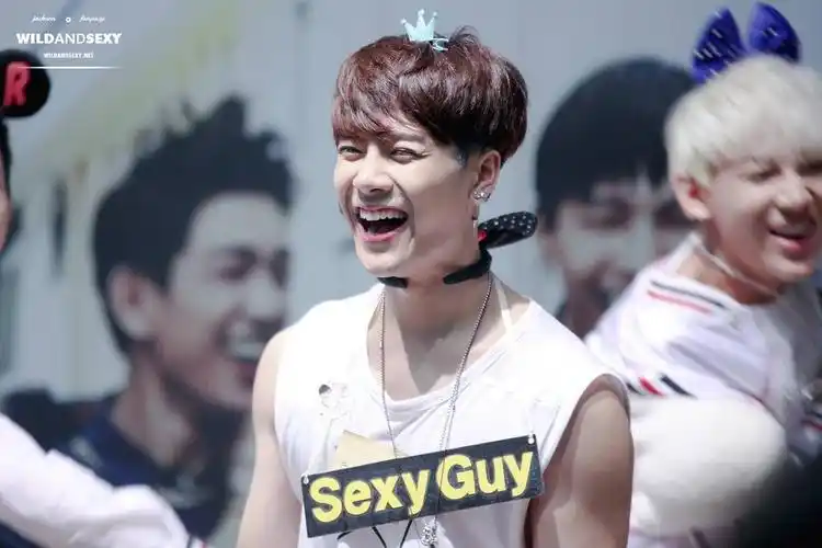 王嘉尔的笑容也太甜了吧!