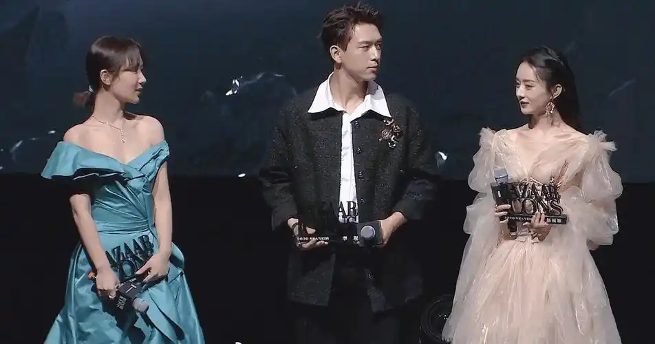 原创时隔5年再同框赵丽颖全身国货高定艳绝全场杨紫国际高定输惨