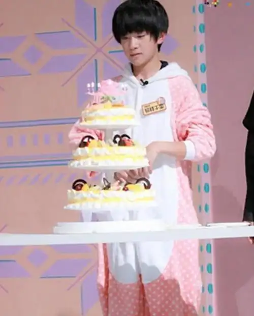 易烊千玺生日快乐