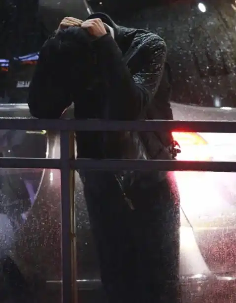 张杰《歌手》成绩不佳 张杰雨中哭泣情绪失控