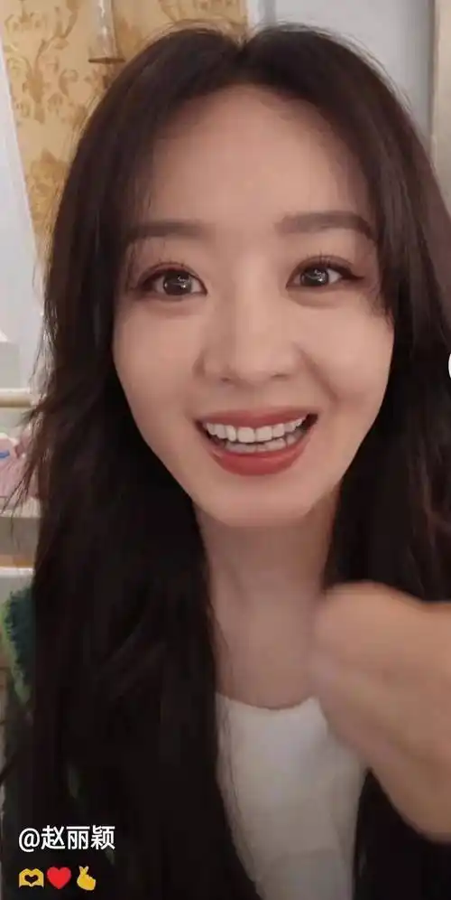 36岁赵丽颖做手语回应听障女孩!撞脸张钧甯再被质疑