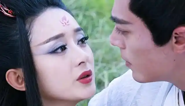 小骨为爱离去,子画追悔莫及,"不爱我就没资格和我一起死"