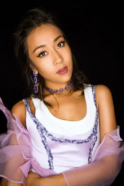 尬造型!吉克隽逸混搭穿成这样真的好看吗?