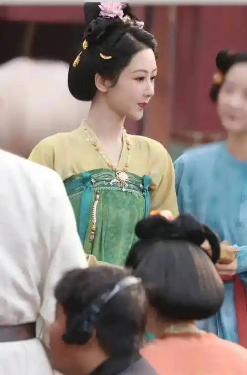 杨紫赵丽颖肖战热巴 杨幂刘诗诗 谭松韵郑业成 黄景瑜_郑爽_品牌