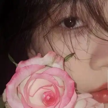 月季和玫瑰 我和她…_女生头像_我要个性网