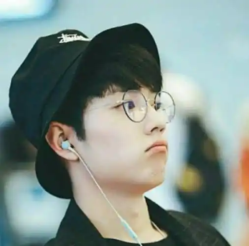 明星娱乐八卦 易烊千玺_人气男星嘟嘴:肖战太可爱了,看到易烊千玺嘟嘴