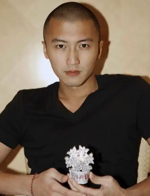 谢霆锋,这个素颜不化妆的男人,什么造型都hold住陈冠希,真是盛世美颜