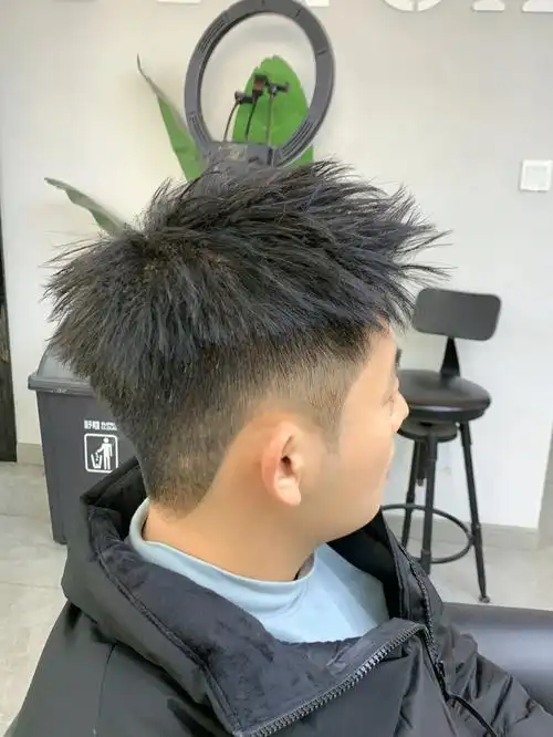 男生前刺飞机头摩根烫钢架烫2022