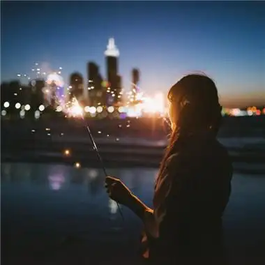 唯美意境夜里放烟花头像图片 你的爱就像一片辽阔的草原