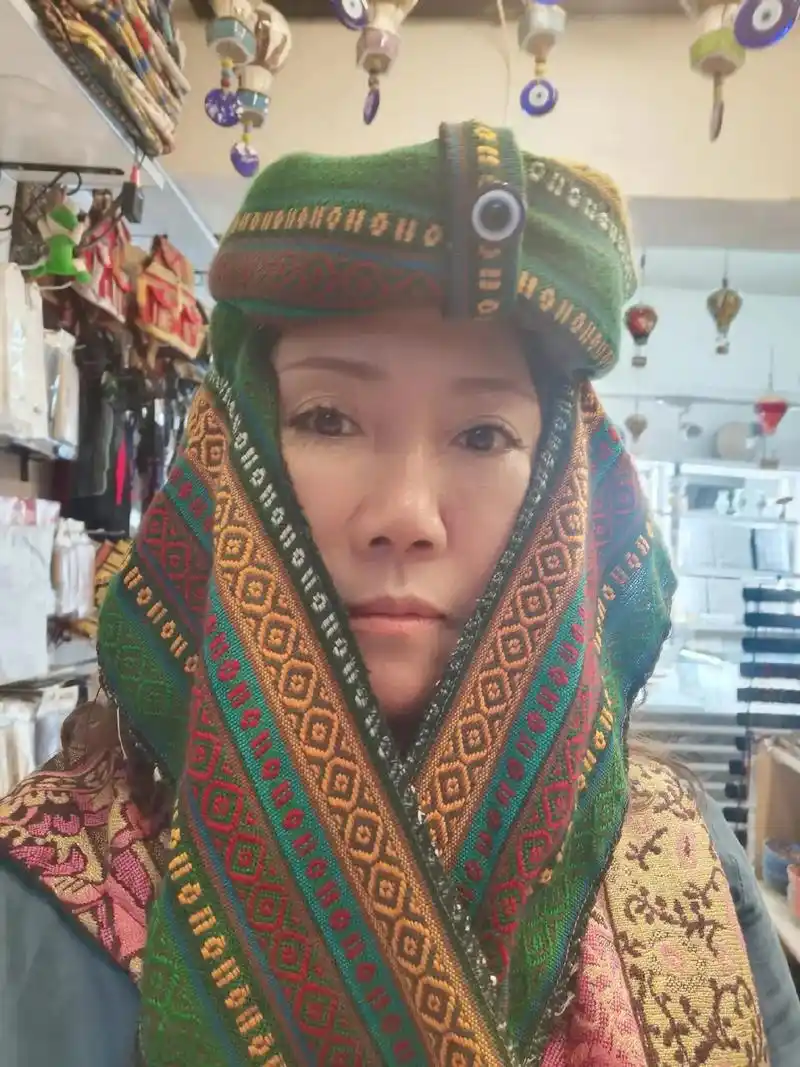 裹上头巾,咱换个活法?阿拉伯女人把头和身子一裹,就不要出门干 - 抖音