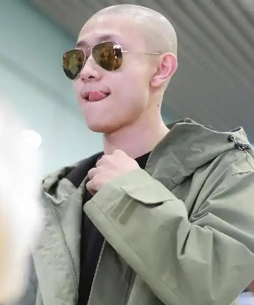 当男星剃光头:华晨宇霸气,张一山痞帅,看到徐凯:帅出新高度_李易峰