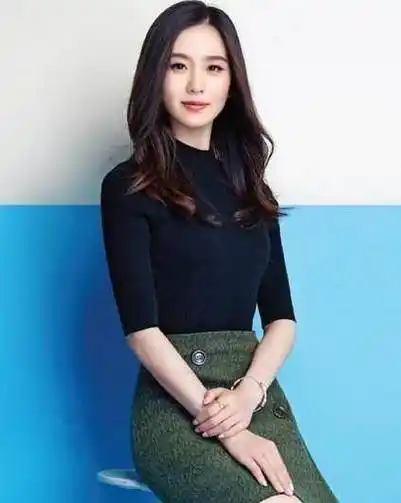 刘诗诗穿毛衣美出新高度了,这样的毛衣请给我来一打!_上衣_发型_墨镜