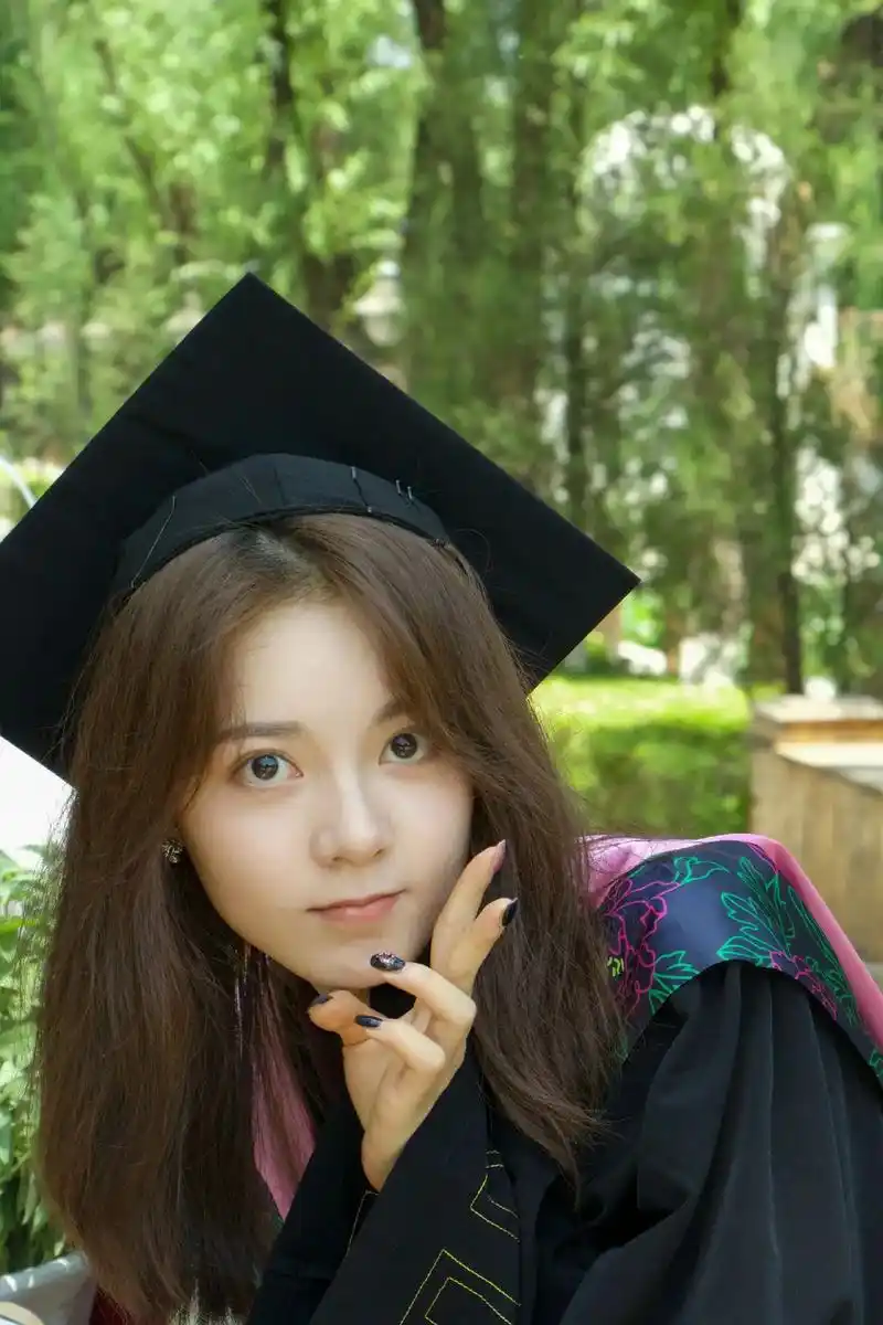 毕业说了很多次,这次是真的毕业啦赵今麦同学,毕业快乐!#赵 - 抖音