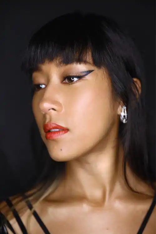 吉克隽逸造型惹争议媚眼诱惑电力十足