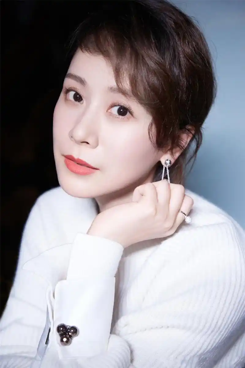 2020年火了这四款减龄短发,显脸小还不挑人,每一种都很有洋气!