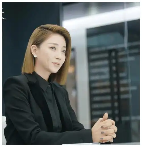 《正青春》表情包帝刘敏涛,职场大佬风范尽显,吴谨言根本没得比__财经