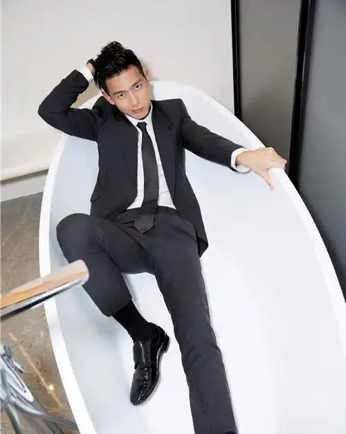 李现每天要健身两个小时,从来没有间断过,李现上中学时体重200斤的小