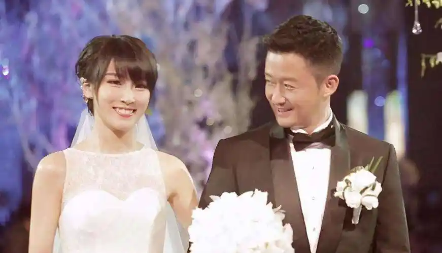 铁汉柔情,硬汉吴京为追谢楠苦等四个小时,这是什么神仙爱情故事