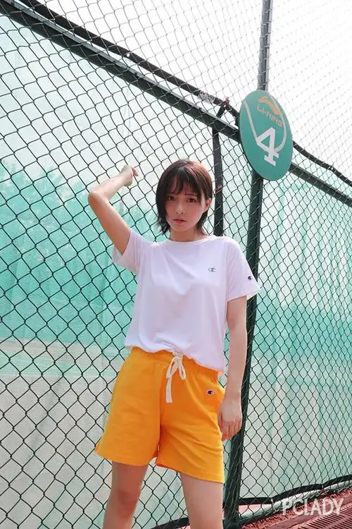余心恬运动风写真曝光  示范夏日运动时尚穿搭