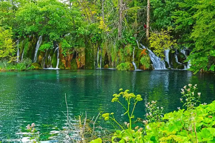 克罗地亚最美湖泊宛如人间仙境被中国游客称为欧洲九寨沟