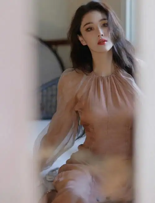 张馨予油画玫瑰公主##张馨予复古油画大片