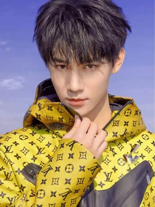 这么快又十九岁了,真希望时间能过慢些.事事顺心啊张真源#张真源