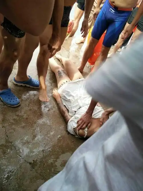 【独家】女子海心亭跳海九死一生,六旬洱海"游侠"仗义出手齐救人