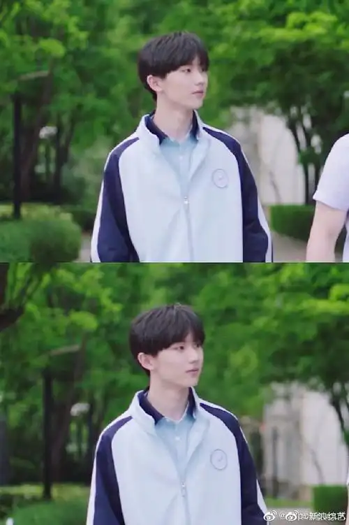 47中宣传片#@时代少年团队长-马嘉祺为学校拍摄宣传片,身穿高中校服