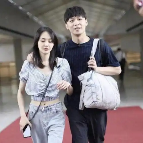 郑爽(左)和前男友张恒闹出代孕弃养疑云,传被中国官方列为"问题艺人".