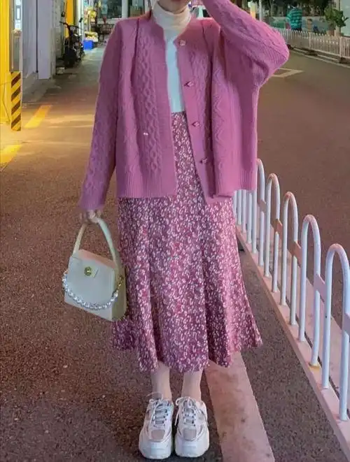 碎花半身裙搭配什么上衣好看