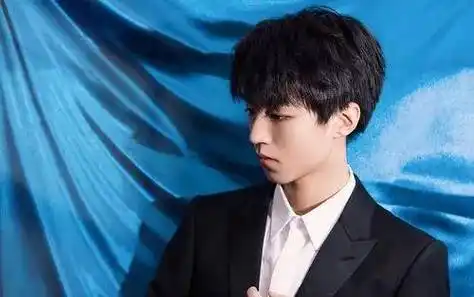 1999年9月21日,王俊凯在重庆出生,这个普通家庭的孩子从小就展现出了