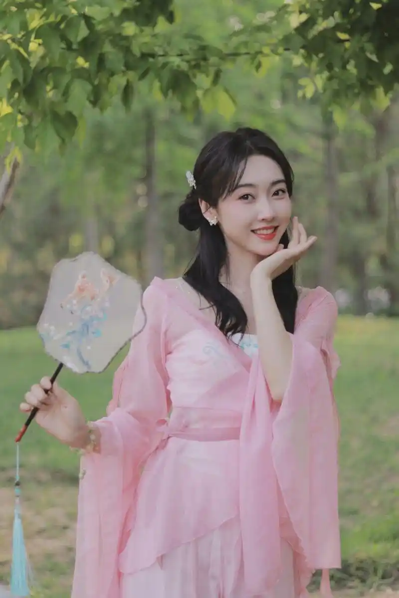 宣璐红色汉服仙气飘飘写真