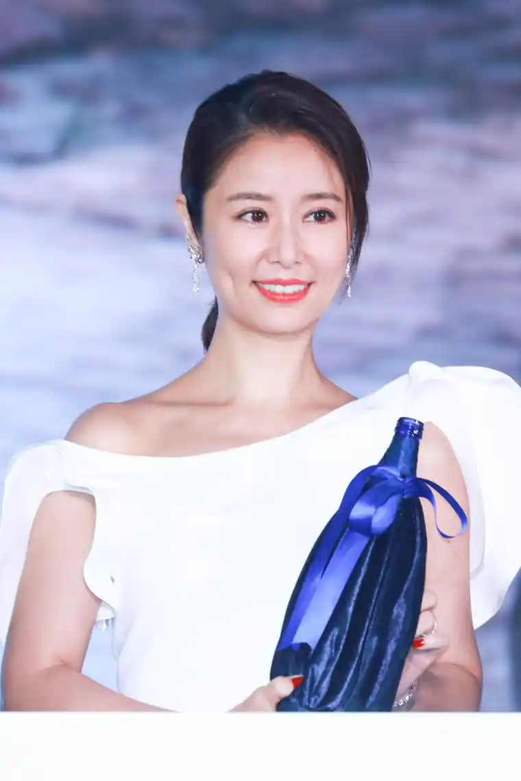 林心如结婚时,婚礼被嘲笑,或者因为霍建华在婚礼上不笑,林心如被人家