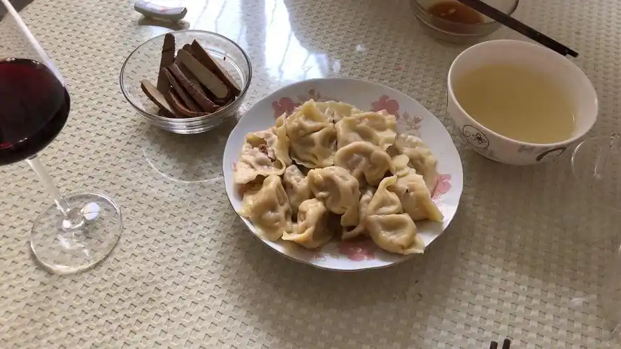 初五在家吃饺子