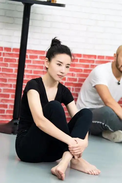 《新舞林大会》6岁习舞的董洁竞演能否"逆风翻盘"?