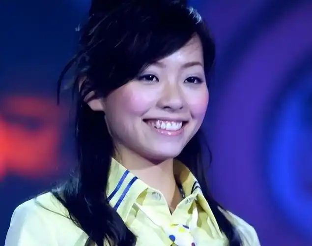 歌手张靓颖:痴爱冯轲15年,被骗走亿万身家,这一切值得吗?