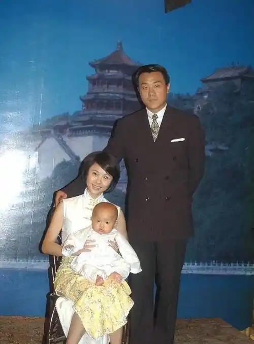 知道丈夫常年在外拍戏辛苦,李海洋将家里打理的井井有条,哪怕是何冰