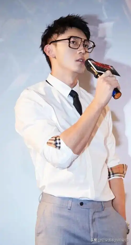 刘俊孝帅气迷人十足,行走的荷尔蒙男人味十足,魅力四射!