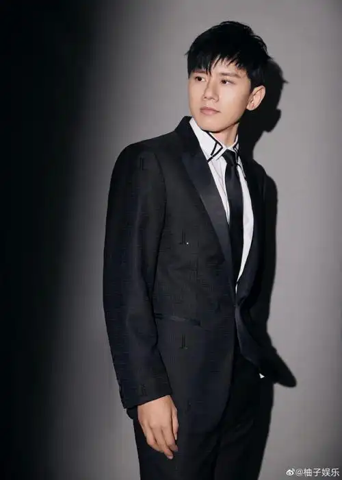 张杰又到梧桐吐绿时试听