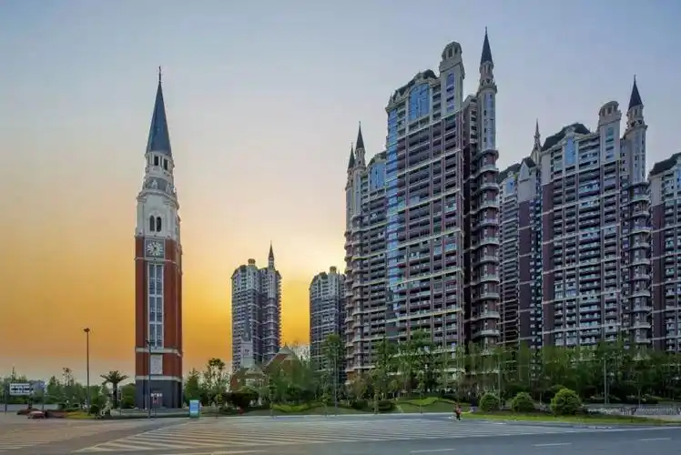 楼盘地址:高新区梓州大道旁环线位置:绕城外产品类型:电梯高层户型