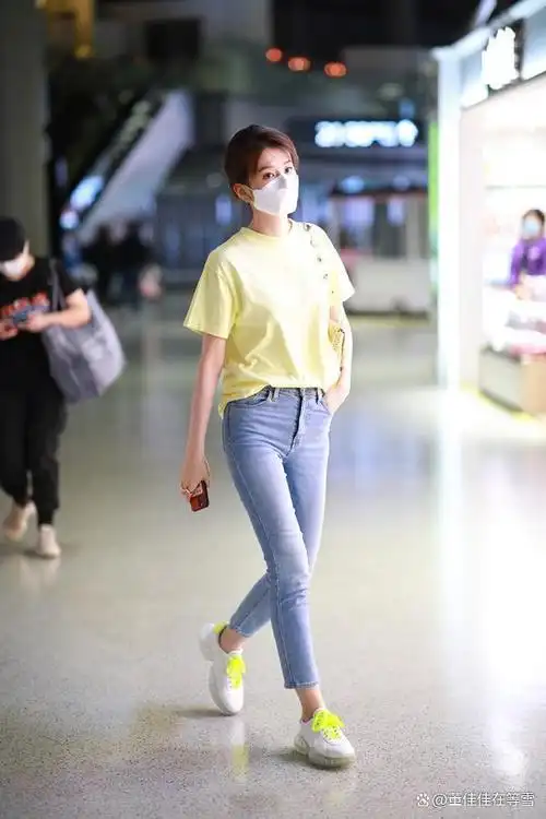 乔欣172身高太有优势,穿针织开衫配牛仔裤,轻松穿出超模气场